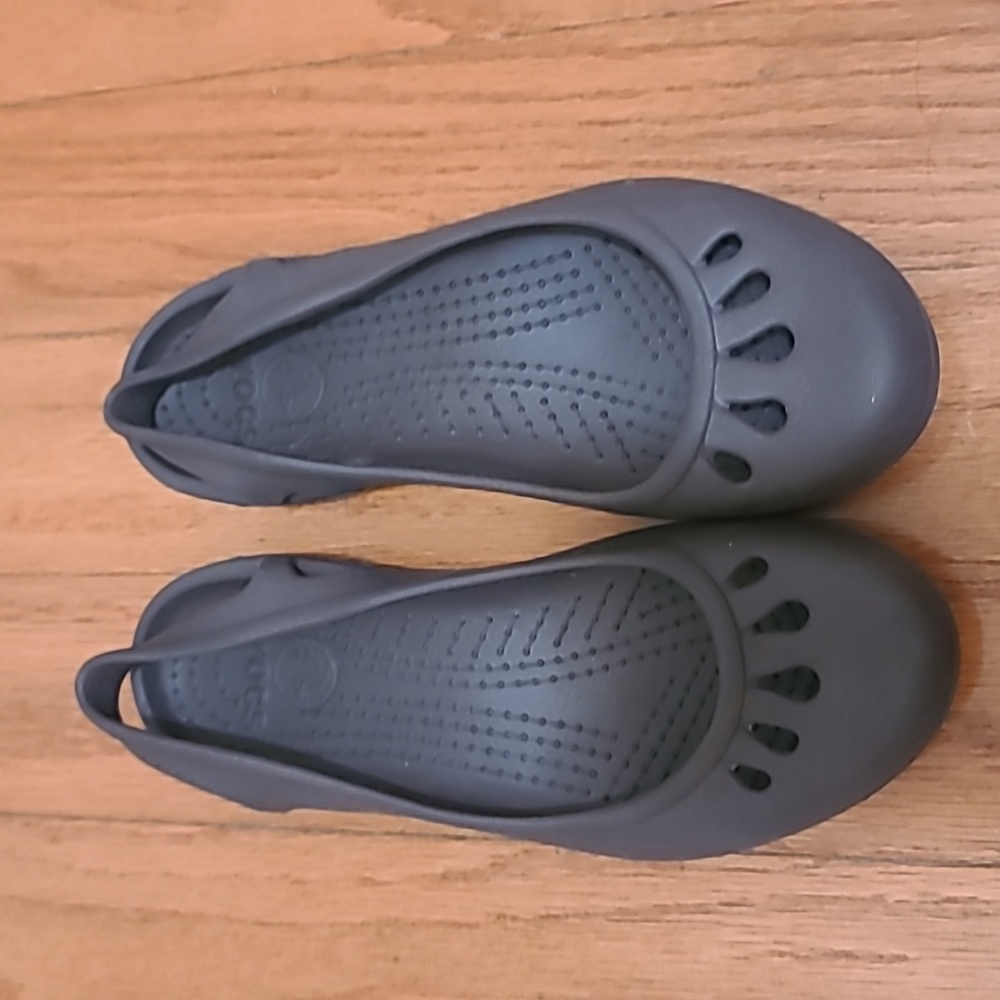 DARK BROWN WOMEN'S SLING BACK CROCS size 5